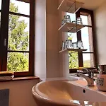 Le Clos De L'atre Bed and Breakfast